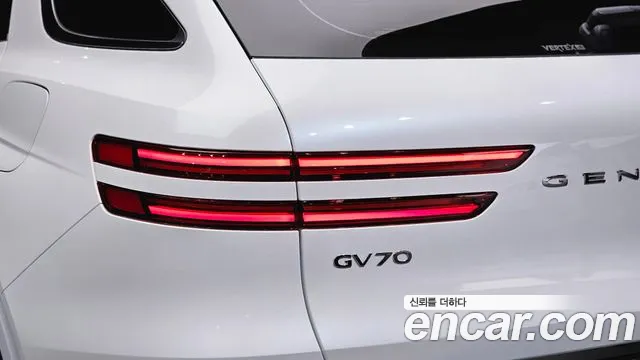 Genesis GV70 — Фото автомобиля 8