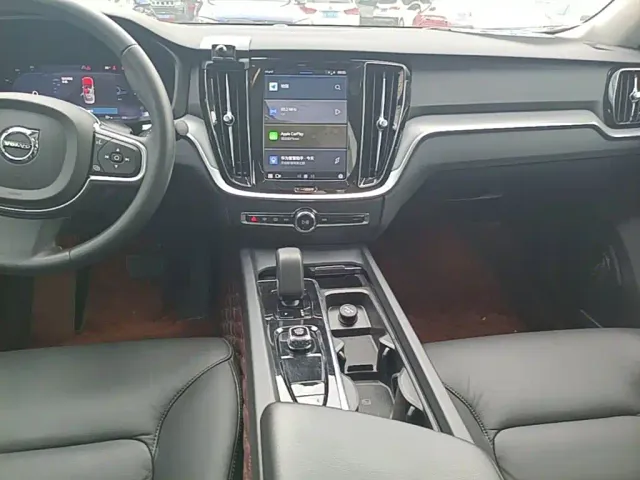 Volvo S60 — Фото автомобиля 12