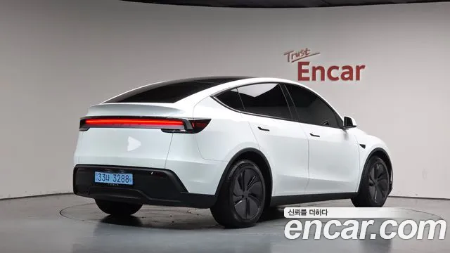 Tesla Model Y — Фото автомобиля 2