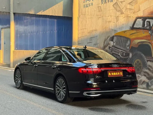 Audi A8 — Фото автомобиля 12