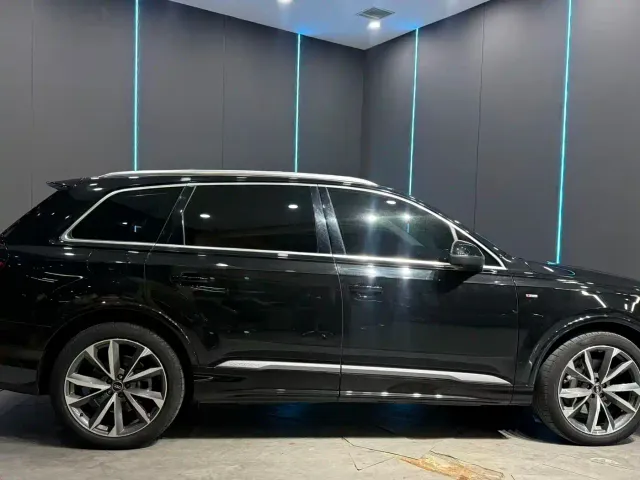 Audi Q7 — Фото автомобиля 4