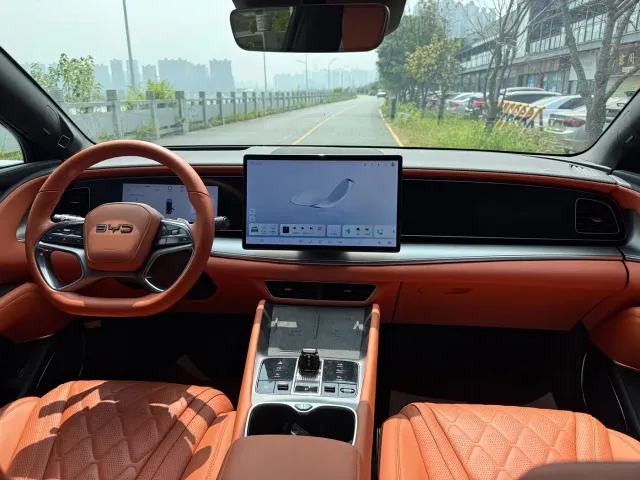 BYD Sealion 07 EV 2024 550 4WD Intelligent Navigation Edition — Фото автомобиля 7