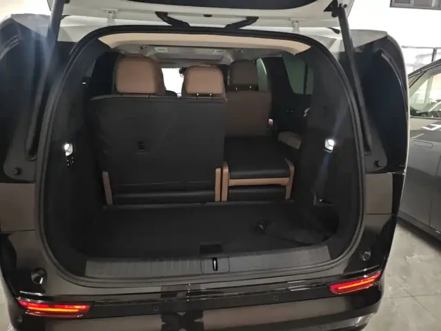 Li Auto MEGA — Фото автомобиля 18