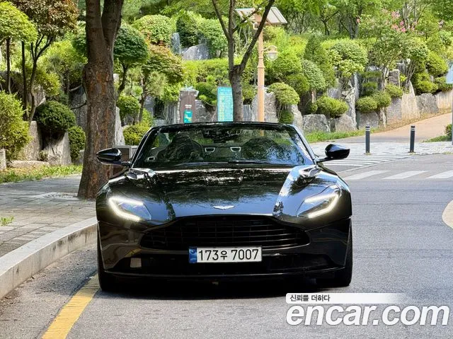 Astonmartin DB11 — Фото автомобиля 2