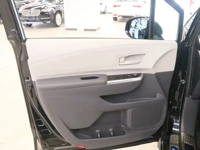 Toyota Granvia — Фото автомобиля 15