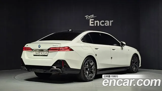 BMW 5 Series G60 — Фото автомобиля 2