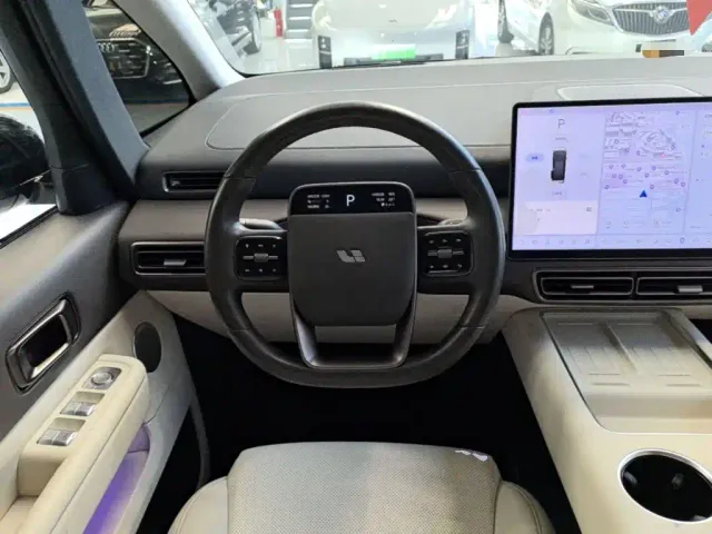 Li Auto MEGA — Фото автомобиля 10