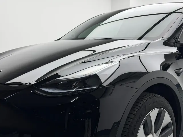Tesla Model Y — Фото автомобиля 21