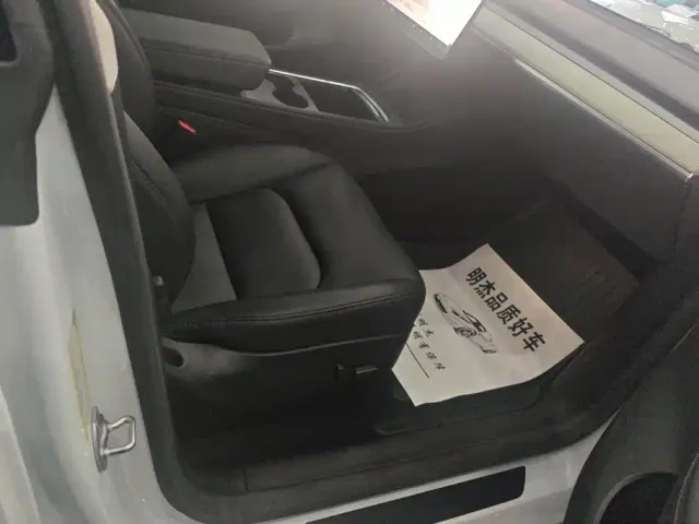 Tesla Model Y — Фото автомобиля 5