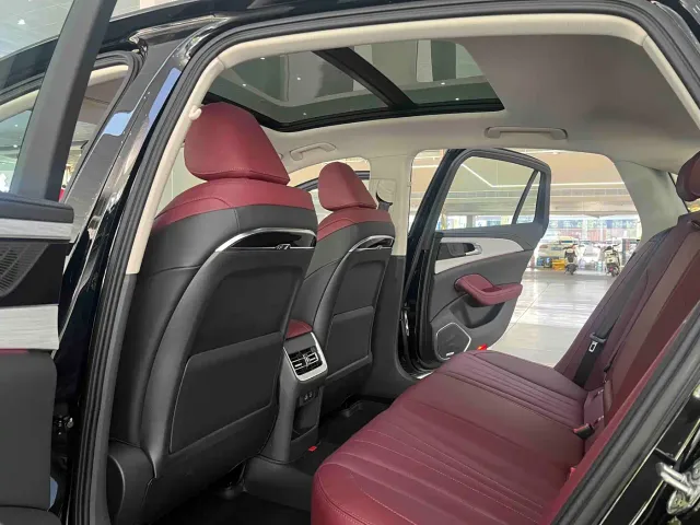 Hongqi H5 — Фото автомобиля 10