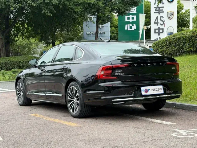 Volvo S90 — Фото автомобиля 4