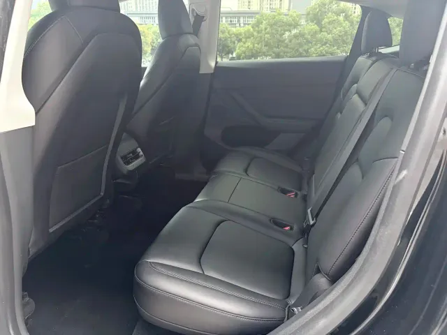 Tesla Model Y — Фото автомобиля 15