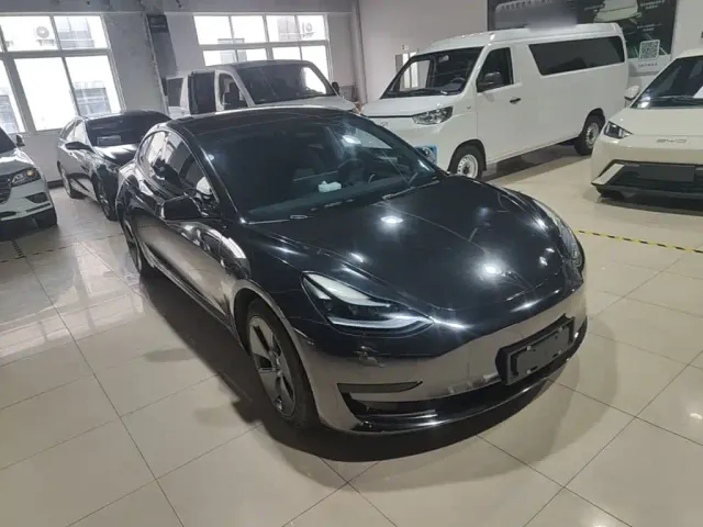 Tesla Model 3 — Фото автомобиля 3