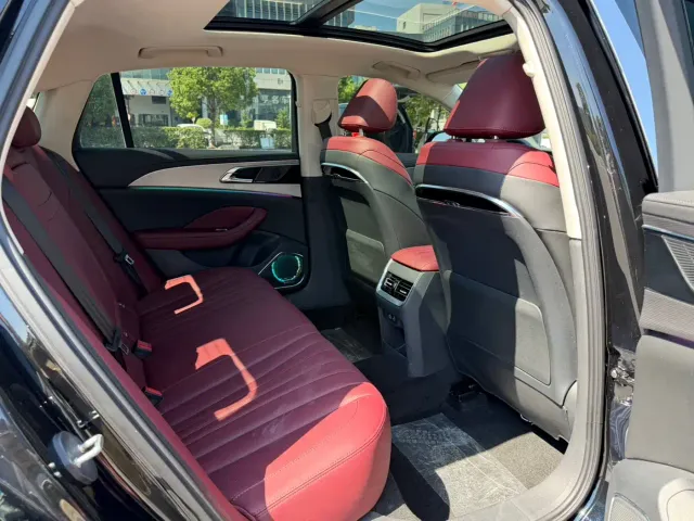 Hongqi H5 — Фото автомобиля 9