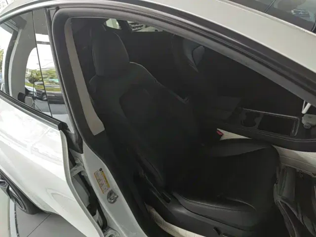 Tesla Model Y — Фото автомобиля 24