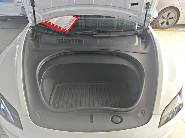 Tesla Model 3 — Фото автомобиля 19