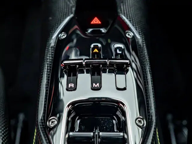 Ferrari SF90 — Фото автомобиля 10