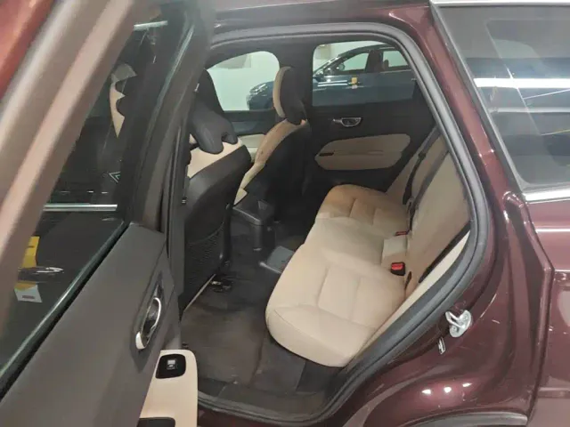 Volvo XC60 — Фото автомобиля 16