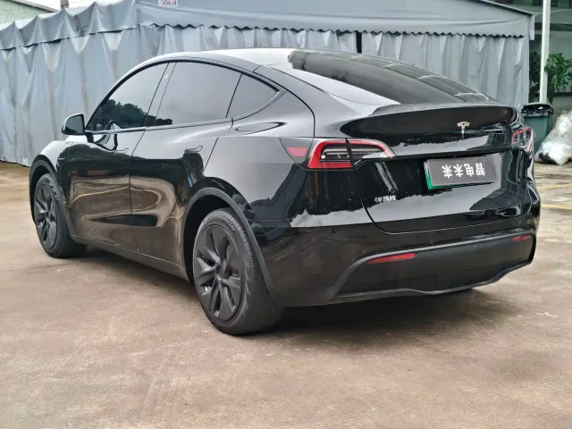Tesla Model Y — Фото автомобиля 2