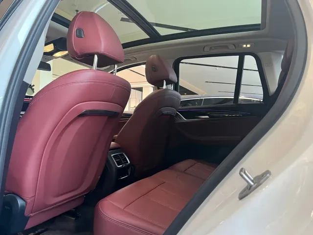 BMW iX3 — Фото автомобиля 5