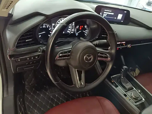 Mazda Axela — Фото автомобиля 10
