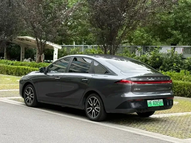 Roewe D6 — Фото автомобиля 4
