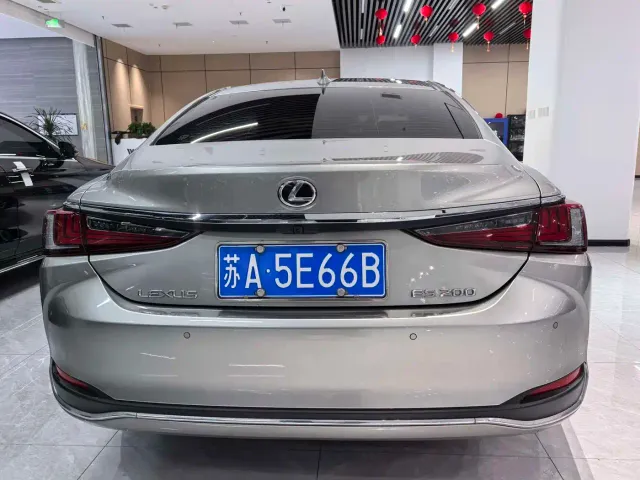 Lexus ES — Фото автомобиля 3