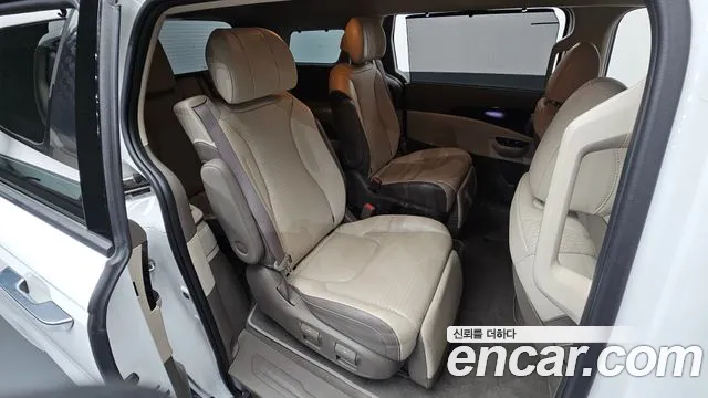 Kia Carnival Generation 4 — Фото автомобиля 17