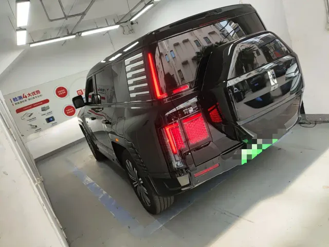 BYD U8 — Фото автомобиля 2