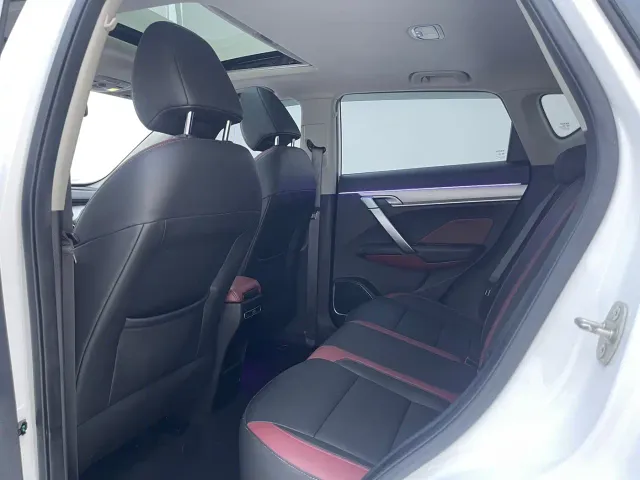 Geely Binyue — Фото автомобиля 8