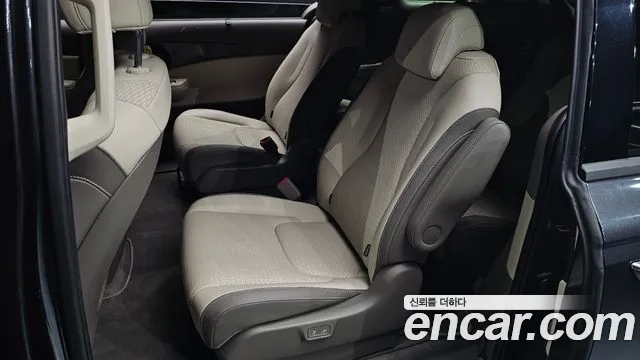 Kia Carnival Generation 4 — Фото автомобиля 11