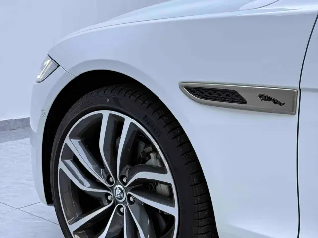 Jaguar XFL — Фото автомобиля 4