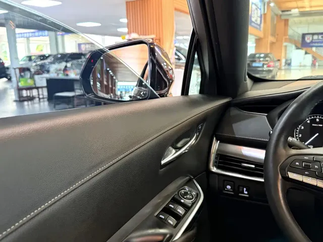 Cadillac XT4 — Фото автомобиля 12