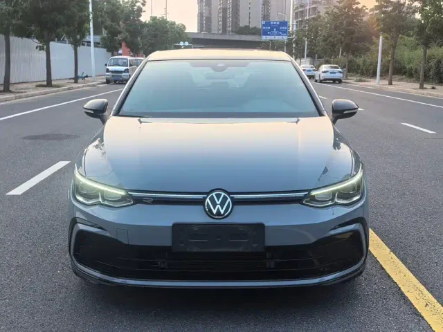 Фотография автомобиля — Volkswagen Golf