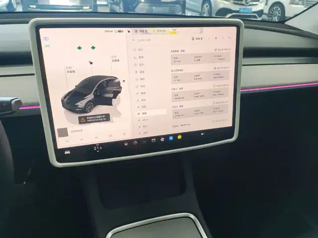 Tesla Model Y — Фото автомобиля 12