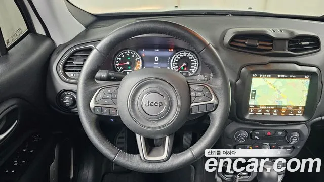 Jeep Renegade — Фото автомобиля 14