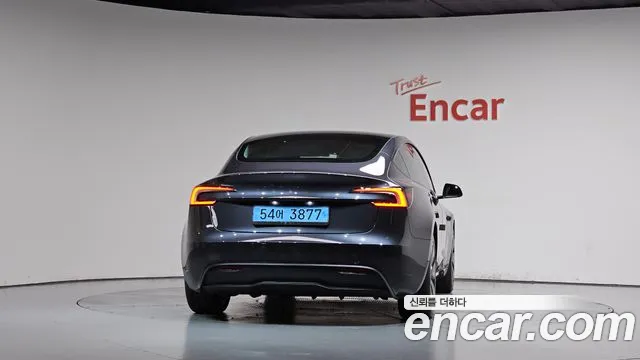 Tesla Model 3 — Фото автомобиля 4