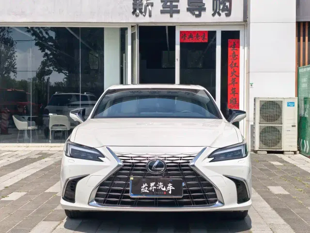 Lexus ES — Фото автомобиля 2