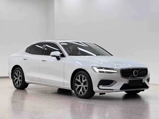 Volvo S60 — Фото автомобиля 3
