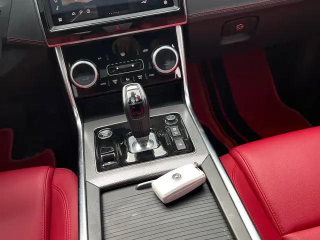 Jaguar XEL — Фото автомобиля 15