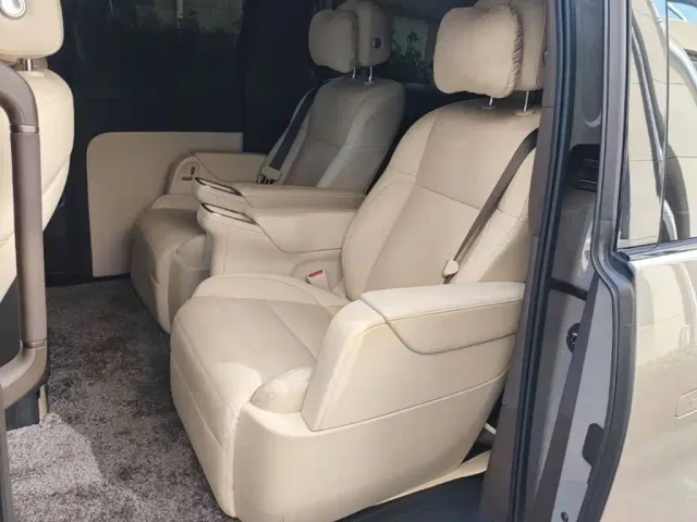 Li Auto MEGA — Фото автомобиля 16