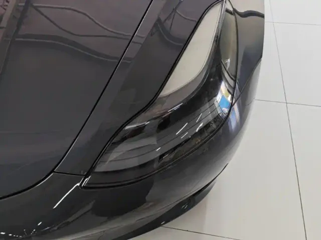 Tesla Model 3 — Фото автомобиля 23