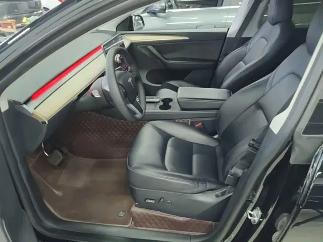 Tesla Model Y — Фото автомобиля 14