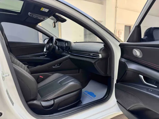 Hyundai Elantra — Фото автомобиля 10
