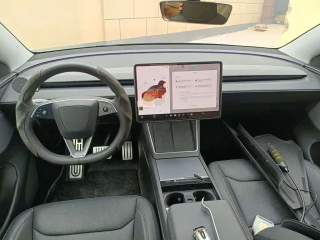 Tesla Model Y — Фото автомобиля 8