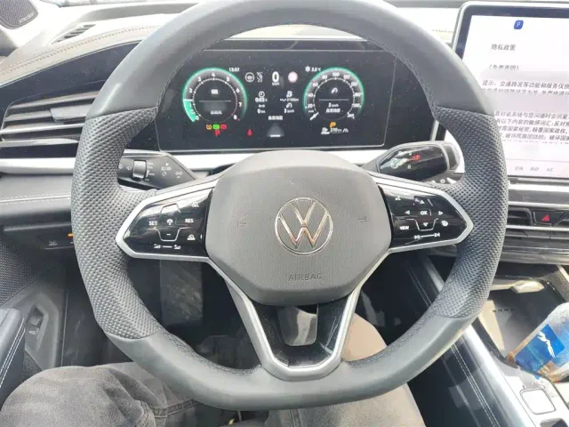 Volkswagen Passat — Фото автомобиля 10