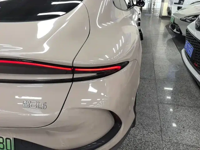 IM Motors L6 — Фото автомобиля 7