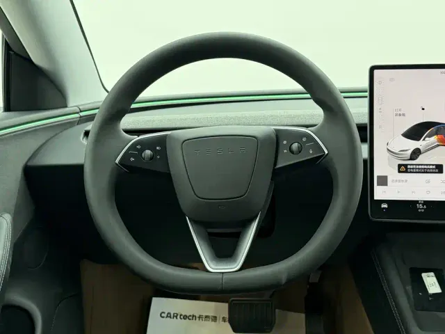 Tesla Model 3 — Фото автомобиля 14