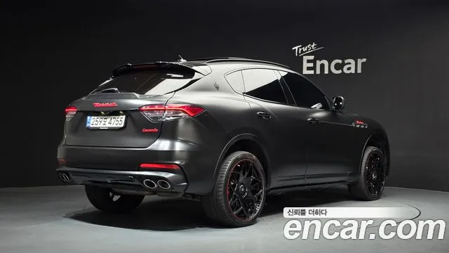 Maserati Levante — Фото автомобиля 2