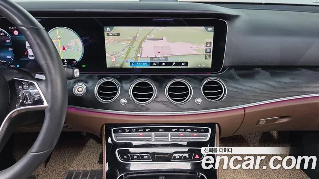 Mercedes-Benz E-Class — Фото автомобиля 13